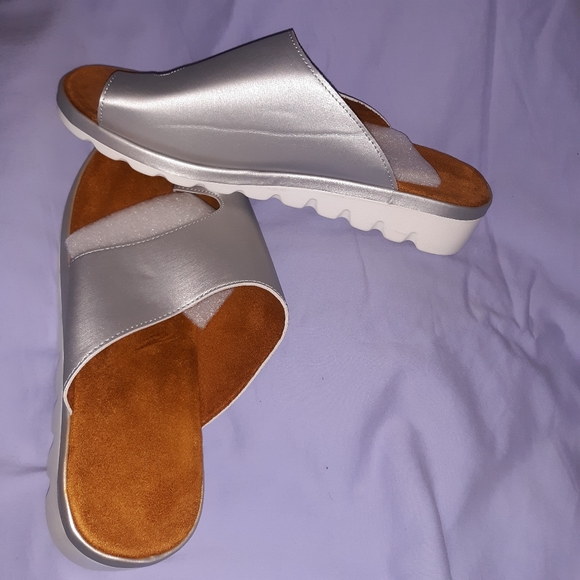 Sandals - Picture 2 of 4